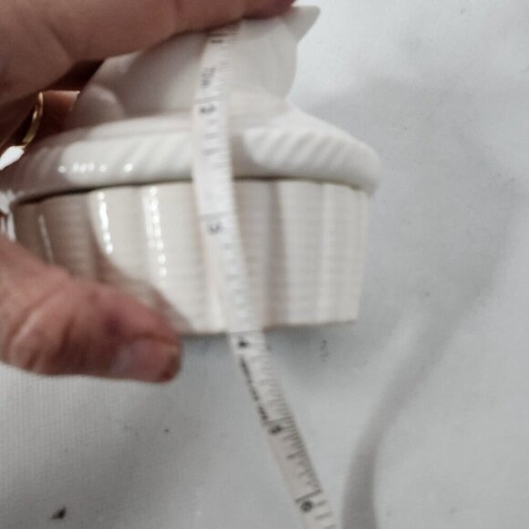 Vintage White Porcelain Covered Pig Trinket Box Farmhouse Country Decor - Picture 10 of 10